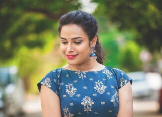 Hari Teja Instagram - Heylo Summers 🥰🥰 this pretty comfortable outfit by @duta_couture ❤️ jewellery @krishnas_joya_hyderabad ❤️ PC: @sandeepgudalaphotography 😻 shoes by: @septembershoes ❤️