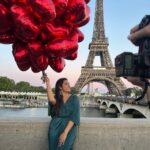 Hari Teja Instagram - Love is in the air … Love is everywhere…❤️ Paris.. U have my heart … Take me back to Paris …❤️ #love #paris #memories #forever #ɪɴsᴛᴀʟᴏᴠᴇ #vacationmode ❤️