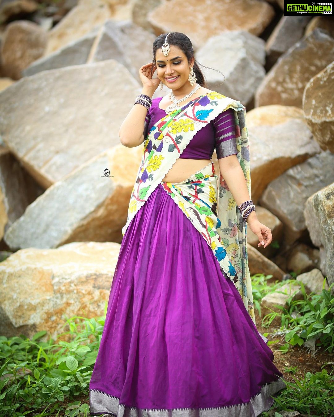 Hari Teja Instagram - Wearing this beautiful half saree from @riya_designing_studio 💜 Pc: @naveen_photography_official Thanks a lot @impriyankasahajananda for arranging this beautiful jewellery for me …💓