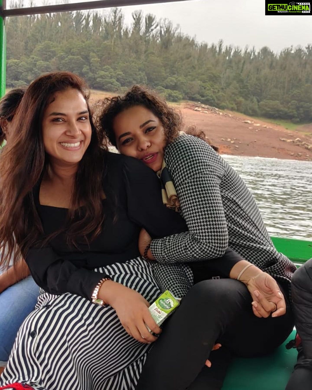 Hari Teja Instagram - All about Ooty ❤️ #vacation #bhoomitalli #freinds #nature #love #peace #prashantatha 😝😝