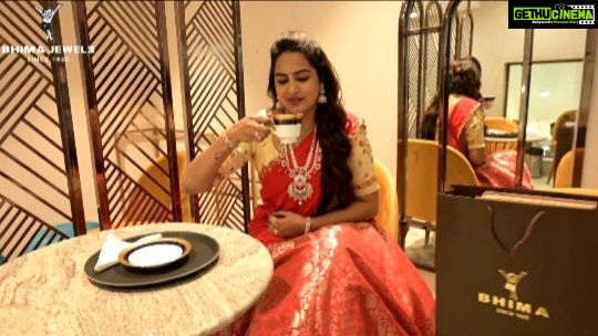 Himaja Instagram - Now experience fine craftsmanship and a wide range of exquisite jewellery designs for all those special occasions and celebrations of life. I was extremely fascinated and excited when Bhima Jewels graciously welcomed me to their grand showroom at Somajiguda, Hyderabad and it turned out to be one of the best experiences of my life. What are you waiting for? Visit now and experience the best, while purchasing the most authentic jewellery at @bhima_jewels #bhimajewels