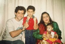 Hrithik Roshan Instagram - Sisters and brothers tied Rakhi to each other this year. The raksha goes both ways. Happy Rakhi everyone ! ………. That moment in 1996 ❤️ We still look the same 😅 Pic by : @suranika Directed by : @sabazad