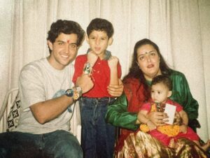 Hrithik Roshan Instagram - Sisters and brothers tied Rakhi to each other this year. 
The raksha goes both ways. 

Happy Rakhi everyone ! 
……….

That moment in 1996 ❤️ 
We still look the same 😅
Pic by : @suranika
Directed by : @sabazad
