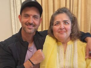 Hrithik Roshan Instagram - Sisters and brothers tied Rakhi to each other this year. 
The raksha goes both ways. 

Happy Rakhi everyone ! 
……….

That moment in 1996 ❤️ 
We still look the same 😅
Pic by : @suranika
Directed by : @sabazad