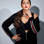 Huma Qureshi Instagram – At leisure but make it 🔥#athleisure #style #fire #lioness 

Stylist @sanamratansi 
Jacket @gucci 
Shoes @balmain 
Nails @itssoezi
Crop top and pants : @silvertraq
Jewellery : @zillionaireindia @ayanasilverjewellery