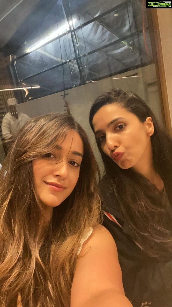 Ileana D'Cruz Instagram - When it’s your main chick’s birthday, you know we getting down! I probably can’t top last year’s reel but hey, the love I have for you just keeps getting stronger and you know I’m always gonna be down for impromptu dance parties, coffee dates that turn into all nighters, or just bumming around in our jammies eating pizza. You always gonna be the bug to my boo ♥ I love you big time @pvijan ✨ Happy Birthday darling! #bugabooandbugsie