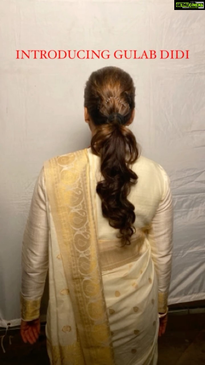 Isha Koppikar Instagram - Introducing “Gulab Didi” from Love you Loktantra Make up @u.upendra1982 Hair @nandatolani #newmovie #releasingsoon #loveyouloktantra #ishakoppikar #movie #character #behindthescenes #reelsinstagram #bollywood