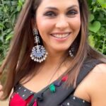 Isha Koppikar Instagram – Sochne Ka Mauka Na Diya Haaye 🎶
Outfit and styling – @srishtimehtaofficial
Make up – @pradeep_nohate
Hair – @shab_qureshi786
Managed by – @dipalijoshi01 @vkcelebrities
Shot by – @thekhyatigandhi
#ishakoppikar #chandbaliyan #indianoutfit #loveyouloktantra #trailerlaunch #reelsofinstagram #feelitreelit #trending #trendingreels #reelsinstagram #reelsvideo #expressions