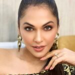 Isha Koppikar Instagram – Power and Passion 💫
Hair @shab_qureshi786 
Makeup @monashairandbeauty 
Managed by @dipalijoshi01 @vkcelebrities 
📸 @thekhyatigandhi 
#ishakoppikarnarang #beautyshot #look #power #passion #ootd #shoot #shooting