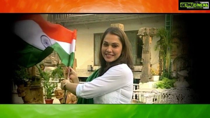 Isha Koppikar Instagram - So proud to present to you the ‘Har Ghar Tiranga’ song written by @hajiarfatshaikh bhai and sung by Daanish sabir 😊 Wishing everyone a very Happy 75th Independence Day! 🇮🇳 Jai Hind 🇮🇳 @narendramodi Outfit courtesy - @vikramphadnis @vikramphadnisdesigns #azadikaamritmahotsav #happyindependenceday #india #ilovemyindia #mycountry #merabharatmahan #harghartiranga