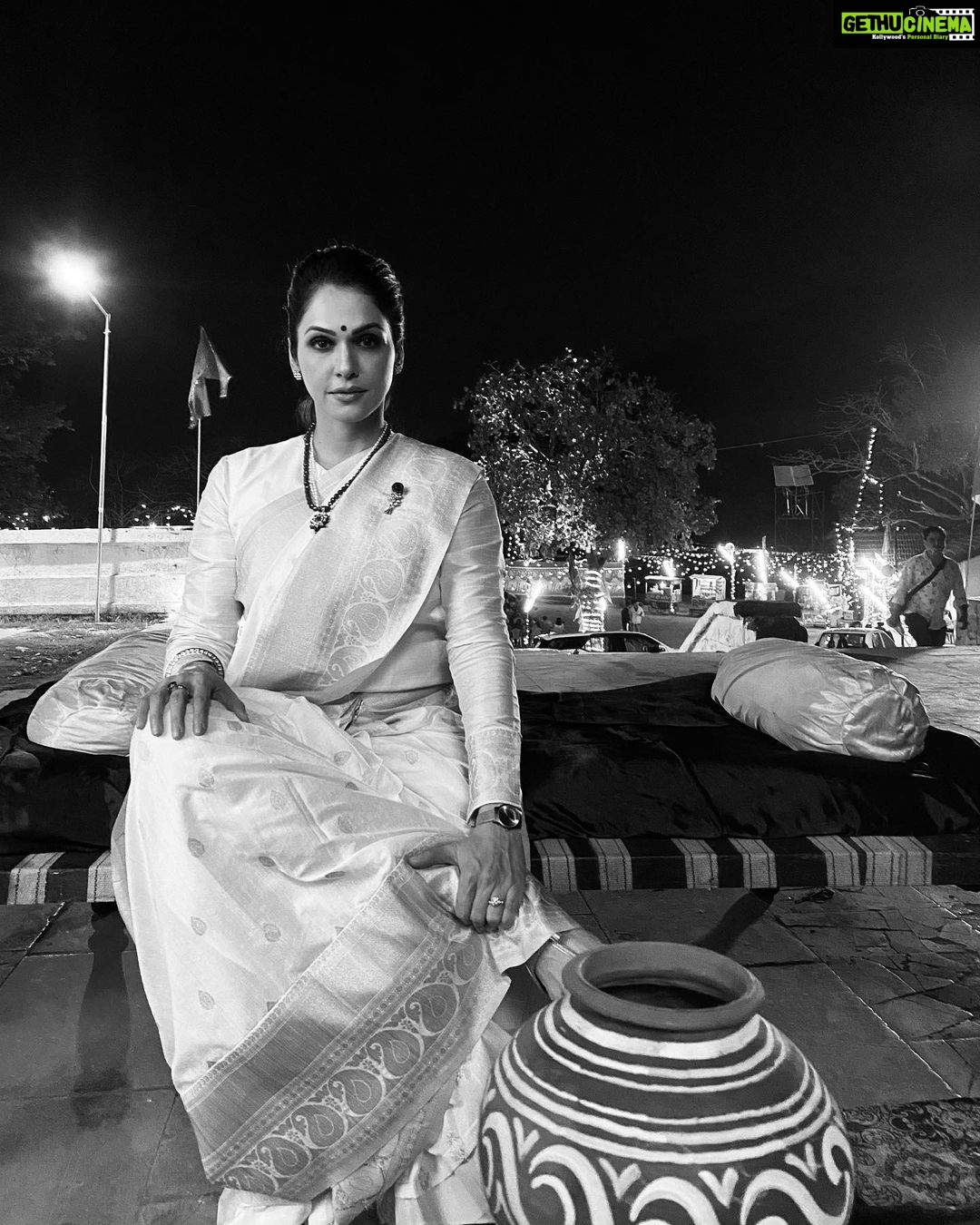 Isha Koppikar Instagram - Sharing a still from my upcoming movie “Love you Loktantra”. Its a political satire where I play the character of a politician named Gulab Didi. Hair by @nandatolani Makeup by @u.upendra1982 #loveyouloktantra #political #movie #newmovie #newrelease #comingsoon #shooting #behindthescenes #bollywoodmovie #bollywood #ishakoppikar #moviescenes #f4follow #shootdiaries #blackandwhitephotography #bnw #character #onsetlife #lightscameraaction Mumbai, Maharashtra
