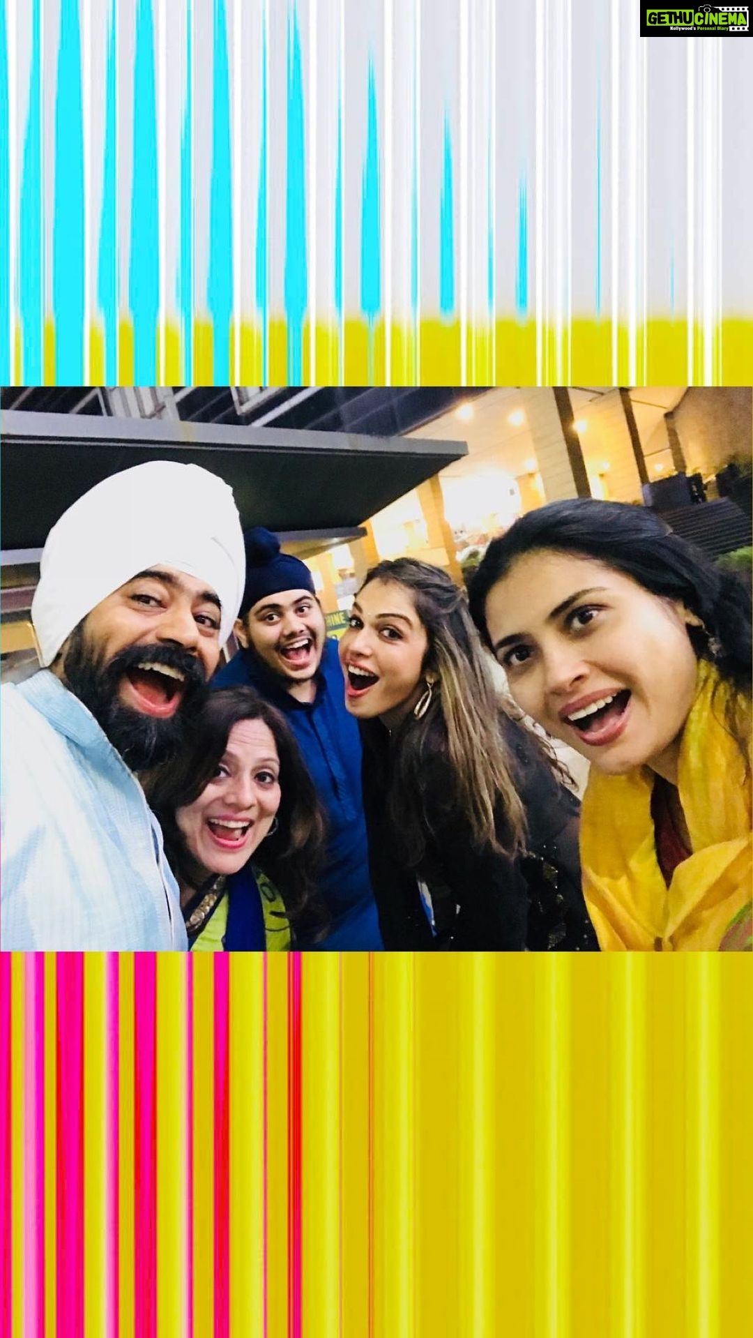 Isha Koppikar Instagram - Its amazing that in of all the billions of people in the world, we find the few who make us feel like we belong! Happy Friendship Day ❤️ #friendslikefamily #friendship #friends #love #friendshipday #reelsofinstagram #reels #friendsforever