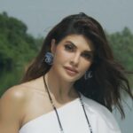 Jacqueline Fernandez Instagram - The striking Onyx Long Chain in its stark blackness draws inspiration from the wrought stone elementals as much as the textures on it are a representation of flowering seeds. Intermittently, glimpses of water over and through the treeline become translated into bejewelled art formed of diamonds, aquamarines and sapphires, with hues that embody the ever-deepening depths. #onyx #srilanka #gems #jewellery #cjs #colombojewellerystores #jacquelinefernandez #100years #heritage #lunuganga #luxury #luxurysrilanka #luxurylifestyle #sapphires #bluesapphires #diamonds #whitegold Lunuganga Geoffry Bawa Villa Garden House