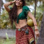 Jacqueline Fernandez Instagram - Had a blast shooting my first ever Kannada song and Seeing you all grooving to it in theatres made us so happy !!! It was a pleasure working with you @kichchasudeepa ✨❤️ Special thanks to @alwaysjani and crew for their immense dedication and hardwork for this ! Rakkamma is forever grateful for your love, Here is how we created this blockbuster number ! #RaRaRakkammaVlog Out Now ! LINK IN MY BIO💃🏻
