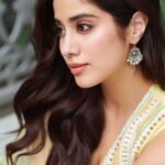 Janhvi Kapoor Instagram - 🥰 #GoodLuckJerry now streaming on @disneyplushotstar 💛