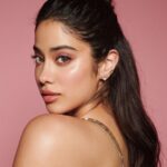 Janhvi Kapoor Instagram - 👼🏻 🧜🏼‍♀️ 🌸 🍀 #GoodluckJerry now on @disneyplushotstar 💕