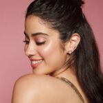 Janhvi Kapoor Instagram - 👼🏻 🧜🏼‍♀️ 🌸 🍀 #GoodluckJerry now on @disneyplushotstar 💕