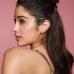 Janhvi Kapoor Instagram - 👼🏻 🧜🏼‍♀️ 🌸 🍀 #GoodluckJerry now on @disneyplushotstar 💕