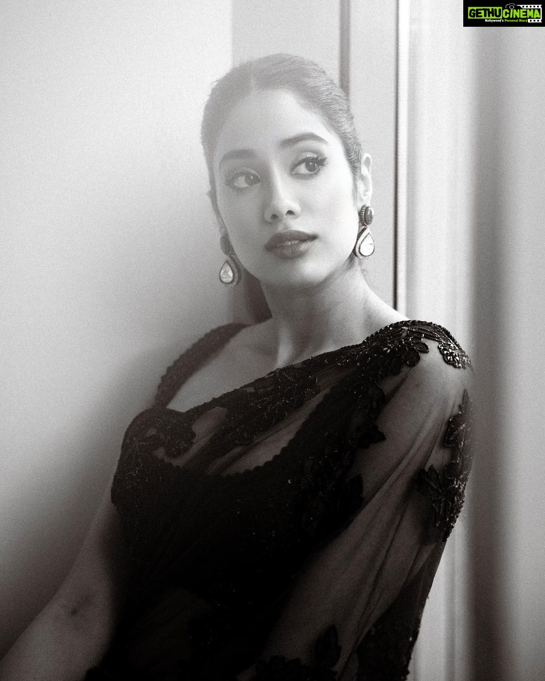 Janhvi Kapoor Instagram - #Jerry ko itne pyaar se apnane ke liye thank you 🖤