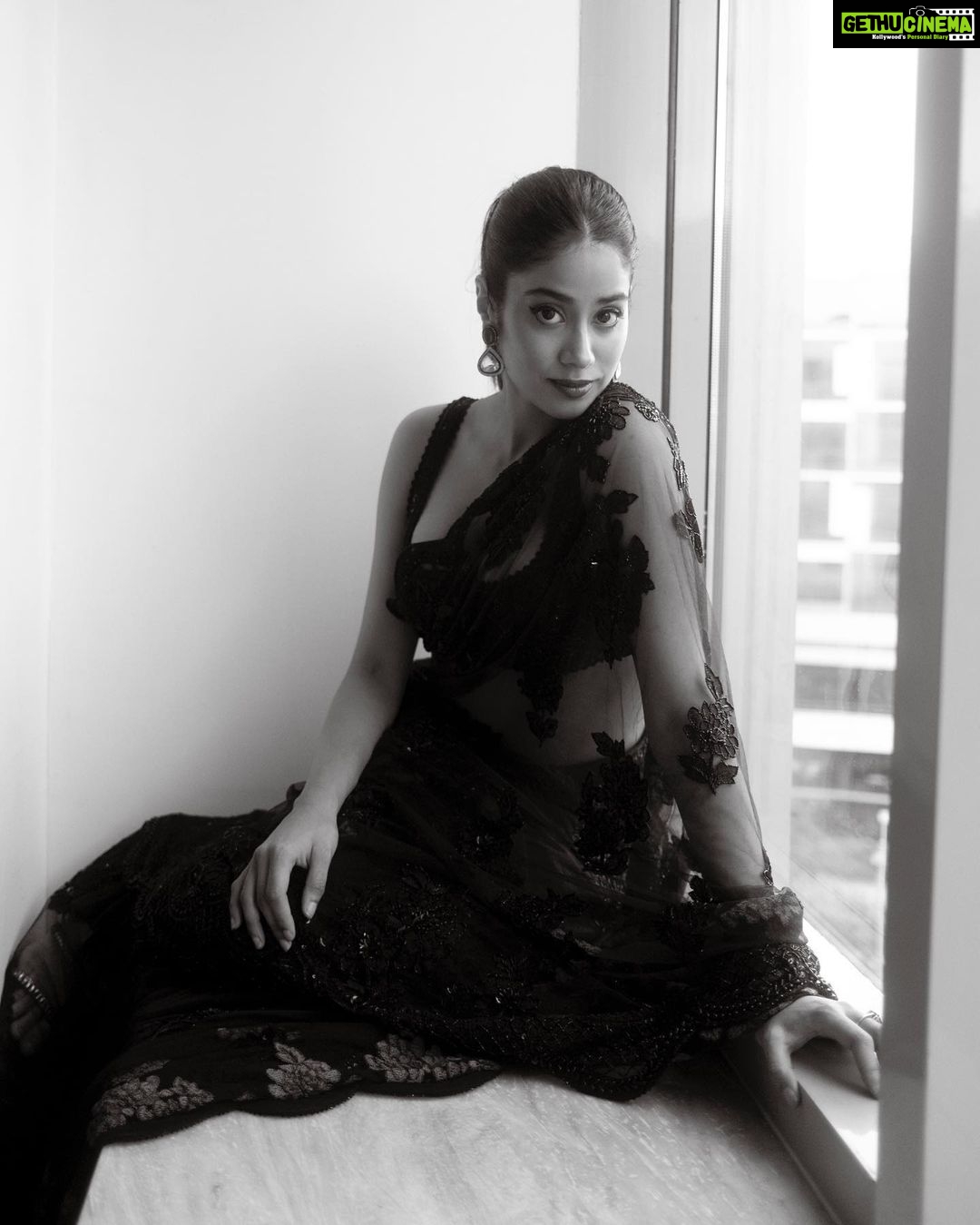 Janhvi Kapoor Instagram - #Jerry ko itne pyaar se apnane ke liye thank you 🖤
