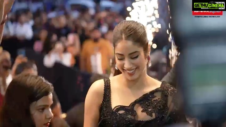 Janhvi Kapoor Instagram - Inaugurated Reliance Digital’s first of its kind Tech Immersive Flagship Store at South Ex-II, Delhi. They have multiple experience zones & the latest in premium electronics. You guys have to check it out! @reliance_digital