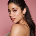 Janhvi Kapoor Instagram - 👼🏻 🧜🏼‍♀️ 🌸 🍀 #GoodluckJerry now on @disneyplushotstar 💕