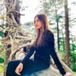 Jannat Zubair Rahmani Instagram - I had a dream I was seven Climbing my way in a tree I saw a piece of heaven Waiting impatient for me, down