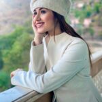 Jannat Zubair Rahmani Instagram - Thank you so much for showering #lehja with so much love 💗 Styled by @zoyaamrita