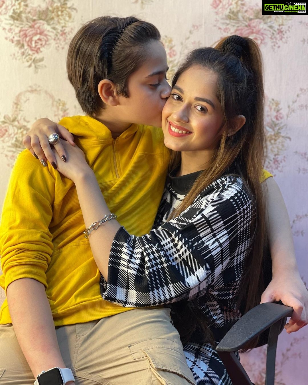 Jannat Zubair Rahmani Instagram - Mera bhaiiii❤️😘