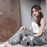 Jannat Zubair Rahmani Instagram - Never leave ❤️ 📸 @smileplease_25 MUAH @shine_and_shadow_ Styled by : @drashtidiwan @poonam__diwan ✨ Pants by : @madaboutfashion_kejal Jewels : @vaidaan.official