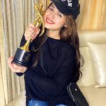 Jannat Zubair Rahmani Instagram - The most sought after influencer♥️🥺 Thank you @goldawardstv it’s really very special to me! Thank you guyssssss it’s for our entire digital family! You guys are the besttttt♥️♥️♥️