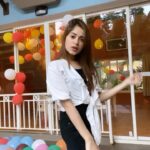 Jannat Zubair Rahmani Instagram - love this new version of #BadanPeSitare Kaafi cool #badanpesitare @asimriaz77.official @stebinben @sehnooor999 @saregama_official @kunaalvermaa @amanprajapatdirect