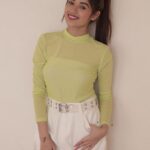 Jannat Zubair Rahmani Instagram - Swipe ➡️ to let me know which shade of green is closest to Aquamarine! Can you guess what my favourite look from all of these is? Hint- @vivo_india is launching something exciting that goes with the look completely. Excited for #DelightEveryMoment in a beautiful shade of green. @awez_darbar are you dancing with excitement too ;) #staytuned