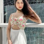 Jannat Zubair Rahmani Instagram - Life is better in PINK 🌷