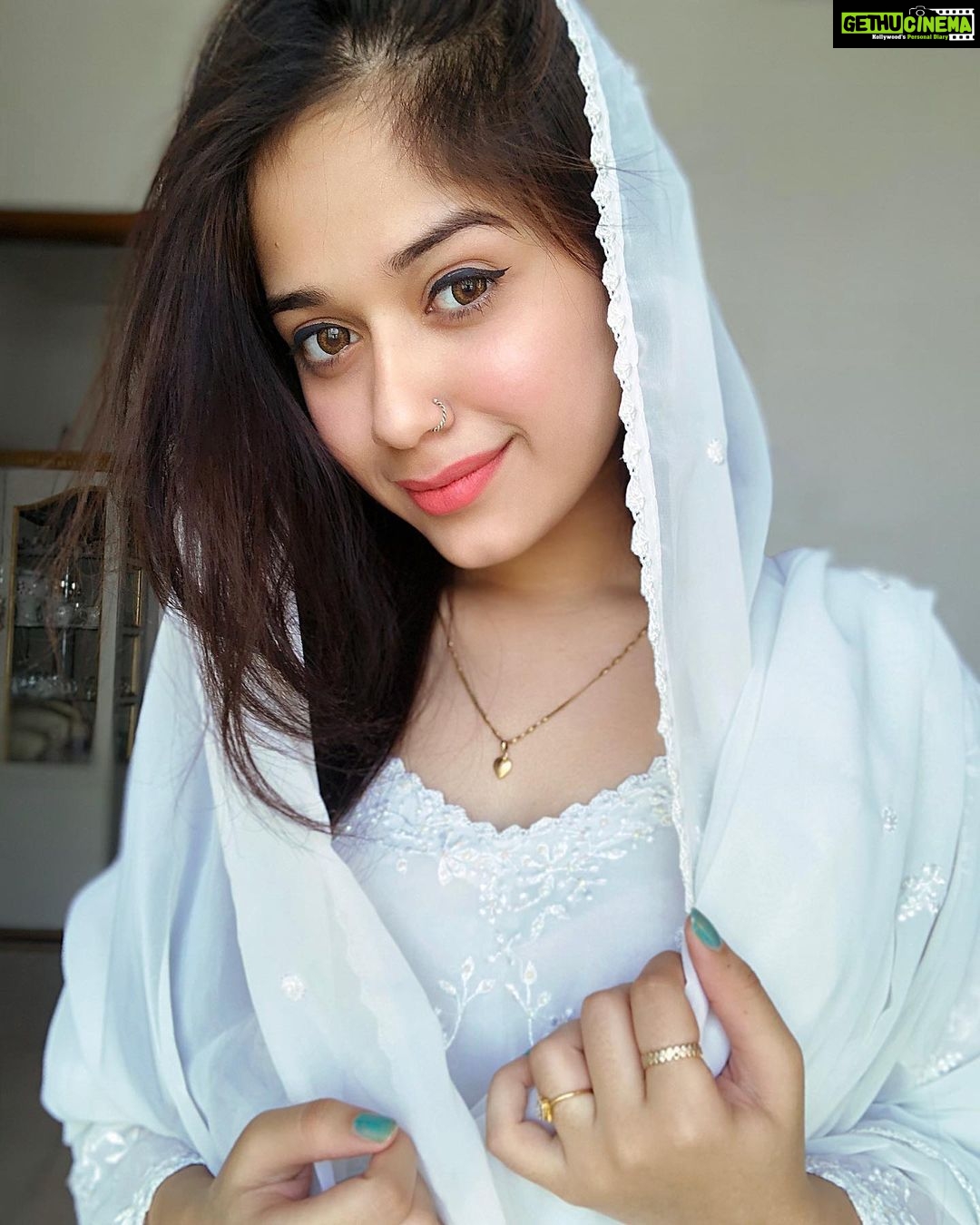 Jannat Zubair Rahmani Instagram - Jumma Mubarak❤️
