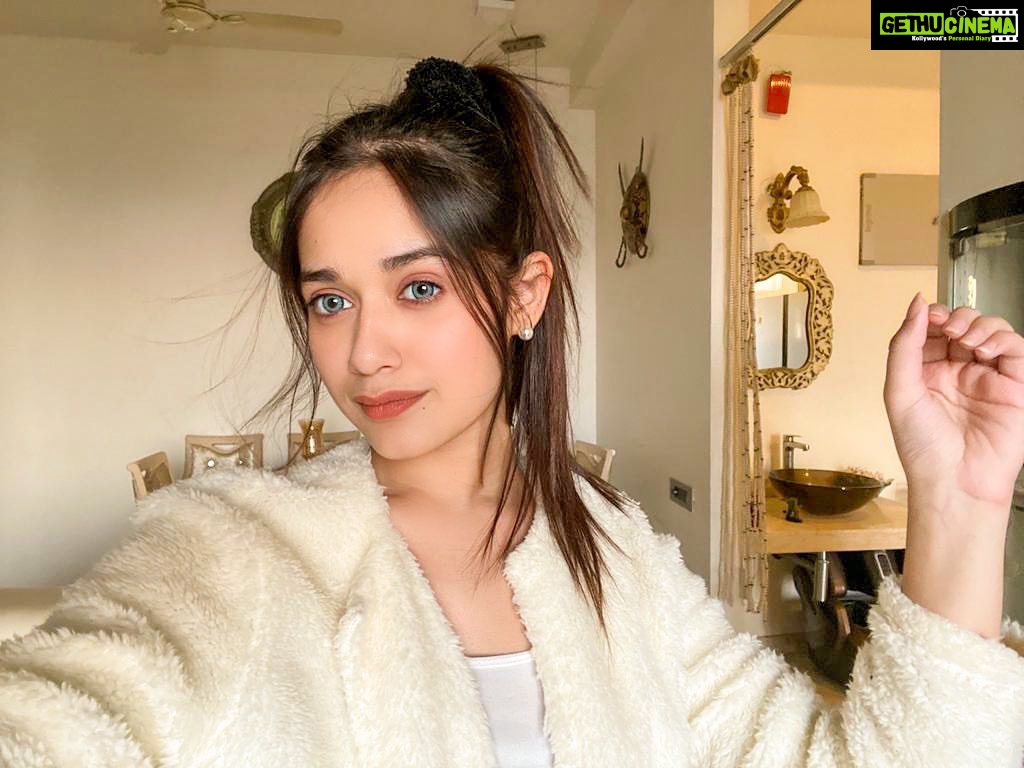 Jannat Zubair Rahmani Instagram - Daddy chopped my hair at home!🙆🏼♀️ Video dropping tomorrow on my YouTube Channel!❤️