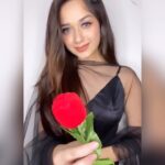 Jannat Zubair Rahmani Instagram - 15 Million strong it is!🥺❤️ Thank you!❤️ your love means the world to me..🌏 P.S My first ever transitionnnnn Credits - @ayaanzubair_12