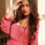 Jannat Zubair Rahmani Instagram - Comment one thing you like about me!❤️ #14Million #gratitude