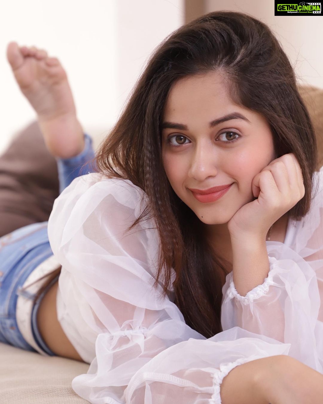 Jannat Zubair Rahmani Instagram - Let’s make plans. I have cute outfits that need to be shown off🥺