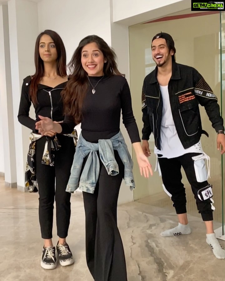 Jannat Zubair Rahmani Instagram - When you’re copying him and he’s standing right behind you🤦🏻♀️🤦🏻♀️