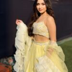 Jannat Zubair Rahmani Instagram - Epic Fam Jam it isssss🥳🥳 Wearing @krupa_jain 📸 @smilepleasephotographyy Makeup @makeupbysurbhik Hair by #sharmilamakeupandhairdo Jio World Garden