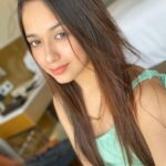 Jannat Zubair Rahmani Instagram - Here’s my exclusive range of weird selfies!😈