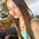 Jannat Zubair Rahmani Instagram – Here’s my exclusive range of weird selfies!😈