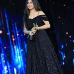 Jannat Zubair Rahmani Instagram - Most Popular Social Media Star✨ This title means so much to me! So so honoured to receive this award!♥️ @mtv @iwmbuzz Outfit- @veepa_prajapati Styled by - @anshudixit_