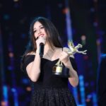 Jannat Zubair Rahmani Instagram - Most Popular Social Media Star✨ This title means so much to me! So so honoured to receive this award!♥️ @mtv @iwmbuzz Outfit- @veepa_prajapati Styled by - @anshudixit_