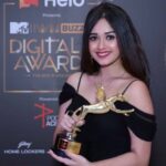 Jannat Zubair Rahmani Instagram - Most Popular Social Media Star✨ This title means so much to me! So so honoured to receive this award!♥️ @mtv @iwmbuzz Outfit- @veepa_prajapati Styled by - @anshudixit_