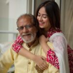 Jannat Zubair Rahmani Instagram - If you have your grandparents in your teens, trust me you are blessed!! #nanu❤️ Starting my birthday month with this! 📸- @famousfaces.india