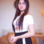 Jannat Zubair Rahmani Instagram - Confused bee⁉️ 📸 @famousfaces.india