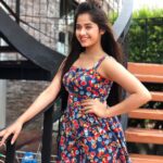 Jannat Zubair Rahmani Instagram - नयी पिक्चर्स क्लिक करनी हैं बस ये बारिश थोड़ा साथ देदे 😆 ครัวพฤกษา เลียบทางด่วนรามอินทราฯ