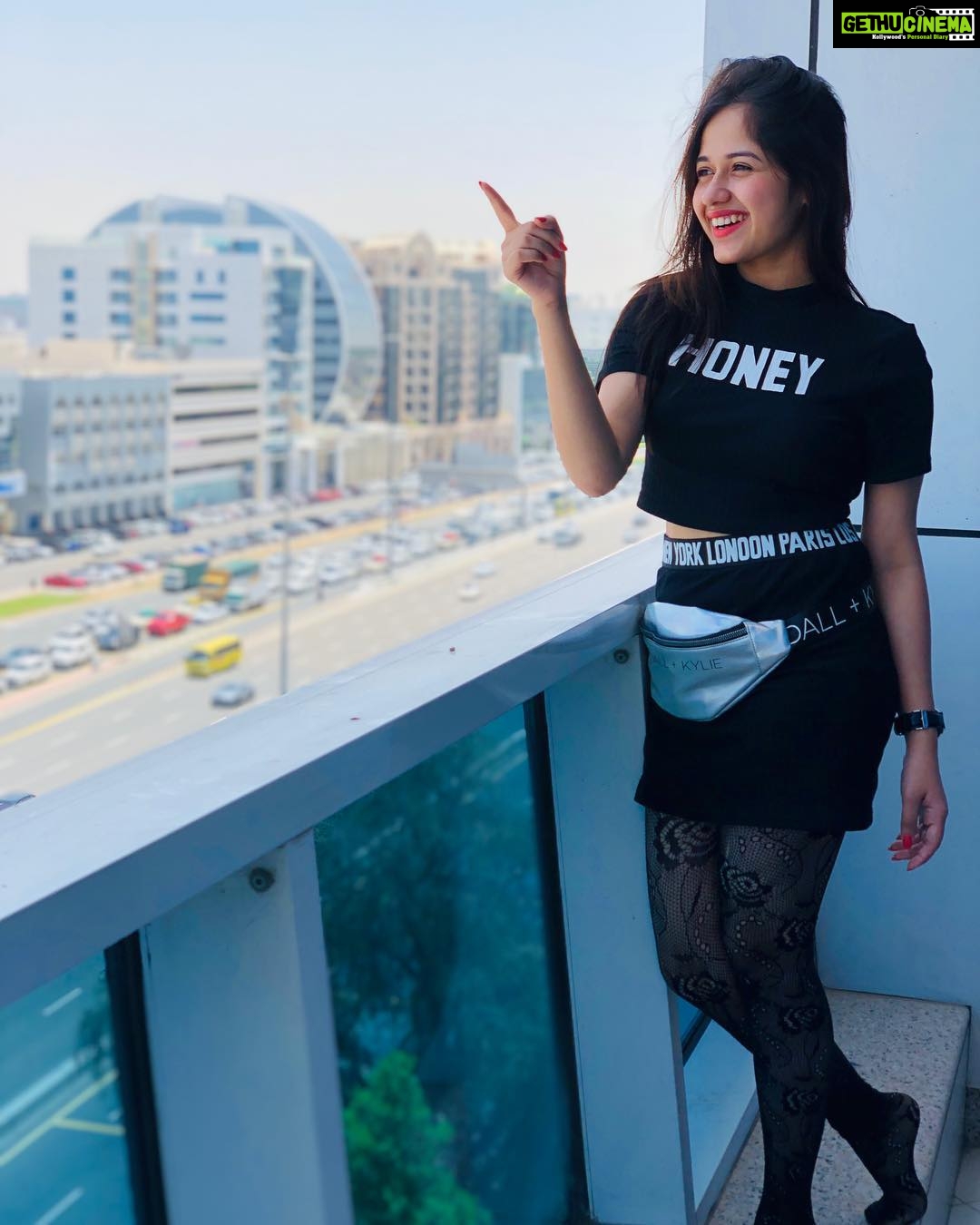Jannat Zubair Rahmani Instagram - And suddenly I was like ‘daddy Aeroplane jaa raha hai’😂 📸 @zubairrahmani09 Dubai, United Arab Emirates